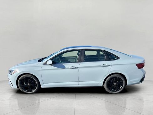 New 2025 Volkswagen Jetta SE image 4
