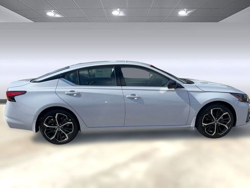 New 2025 Nissan Altima 2.5 SR w/ SR Premium Package image 8