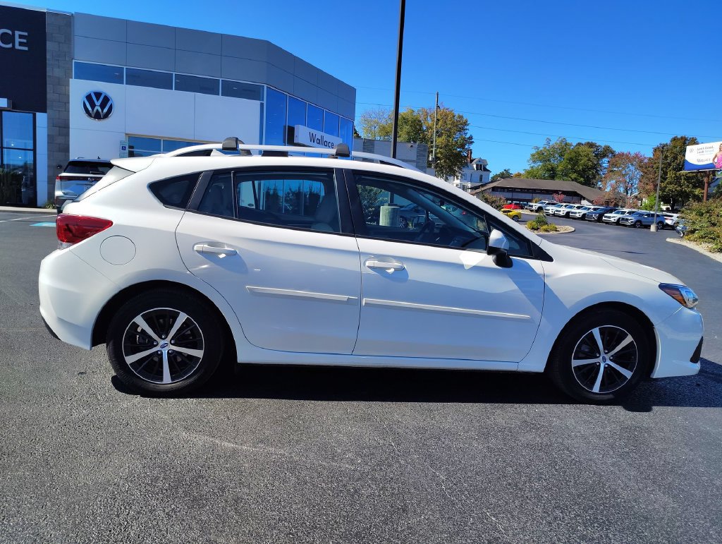 Used 2022 Subaru Impreza 2.0i Premium w/ Popular Package #3 AWD/4WD image 4