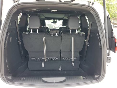 New 2027 Chrysler Pacifica Select FWD image 7