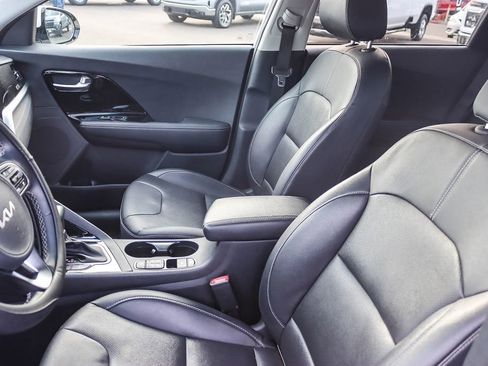 Used 2022 Kia Niro EX Premium image 9