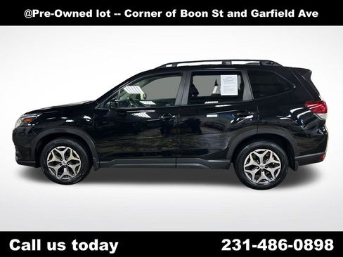 Used 2022 Subaru Forester Premium w/ Popular Package #1 AWD/4WD image 2
