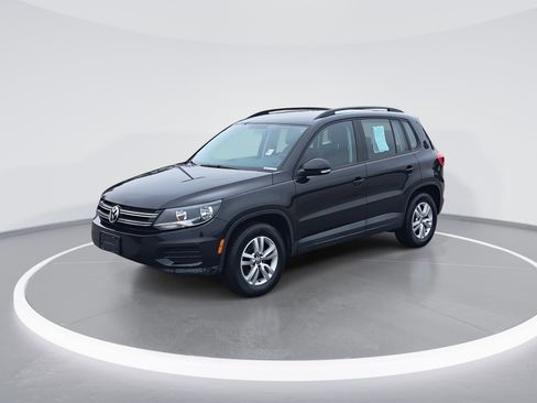 Used 2015 Volkswagen Tiguan S image 7