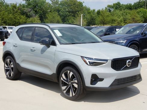 New 2026 Volvo XC40 B5 Ultra w/ Protection Package Premier image 3