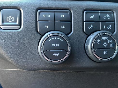 Used 2023 Chevrolet Silverado 1500 ZR2 w/ Technology Package image 11