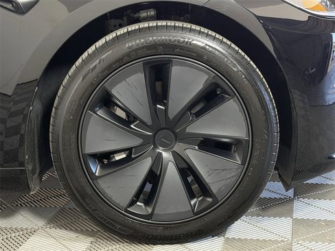 Used 2025 Tesla Model 3 Long Range image 9