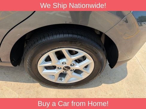 Used 2025 Kia Soul LX w/ LX Technology Package FWD image 30