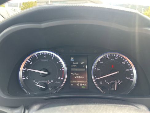 Used 2017 Toyota Highlander XLE w/ Carpet Mat Package image 24