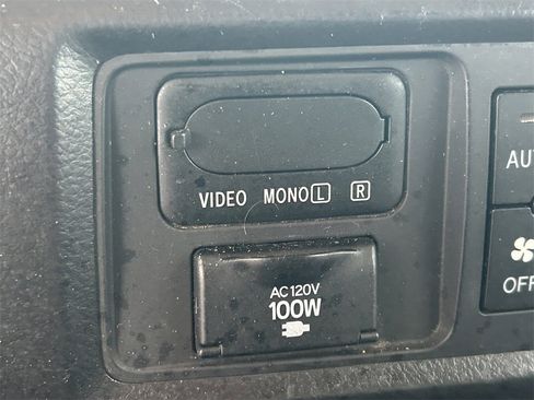 Used 2015 Toyota Sequoia Platinum image 25