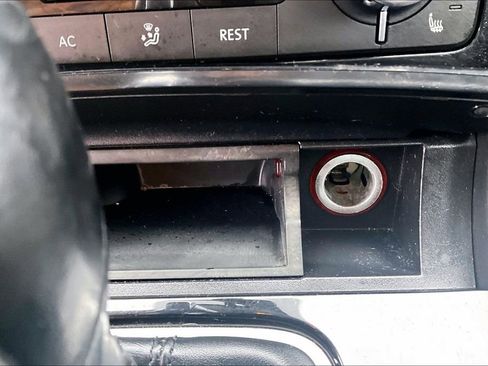 Used 2013 Volkswagen Touareg VR6 image 15