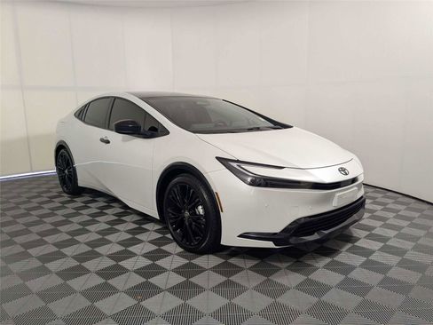 Used 2026 Toyota Prius Plug-In Hybrid FWD image 4