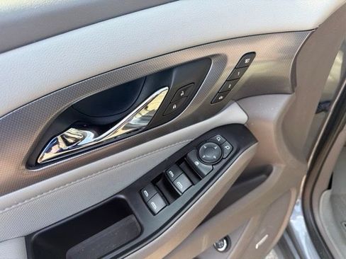 Used 2020 Chevrolet Traverse Premier FWD image 17