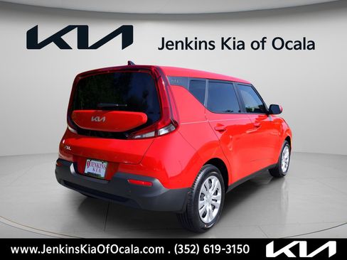 Certified 2022 Kia Soul LX FWD image 3