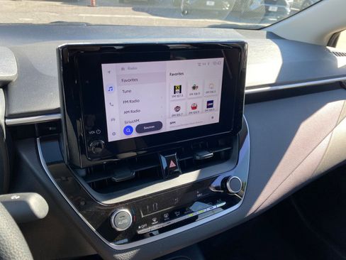 Used 2025 Toyota Corolla LE image 18