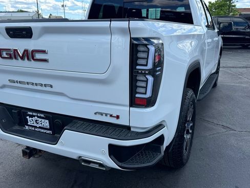 Used 2022 GMC Sierra 1500 AT4 w/ AT4 Premium Package AWD/4WD image 11