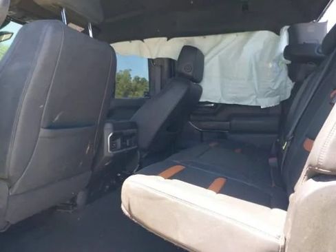 Used 2022 GMC Sierra 2500 AT4 w/ AT4 Preferred Package AWD/4WD image 6