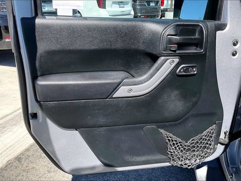 Used 2018 Jeep Wrangler Unlimited Sahara AWD/4WD image 22