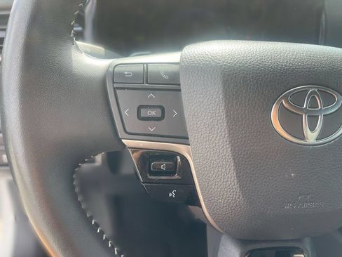 Used 2025 Toyota Camry SE FWD image 18
