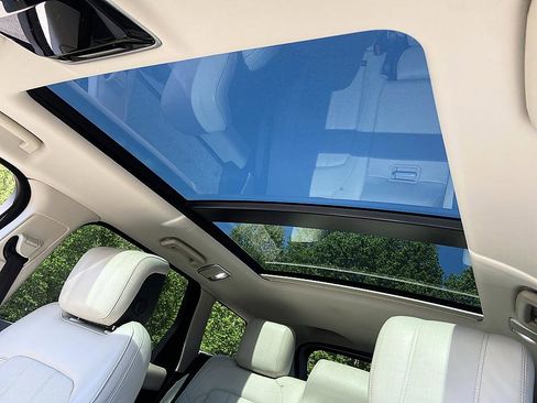 Used 2018 Land Rover Range Rover Sport HSE image 17