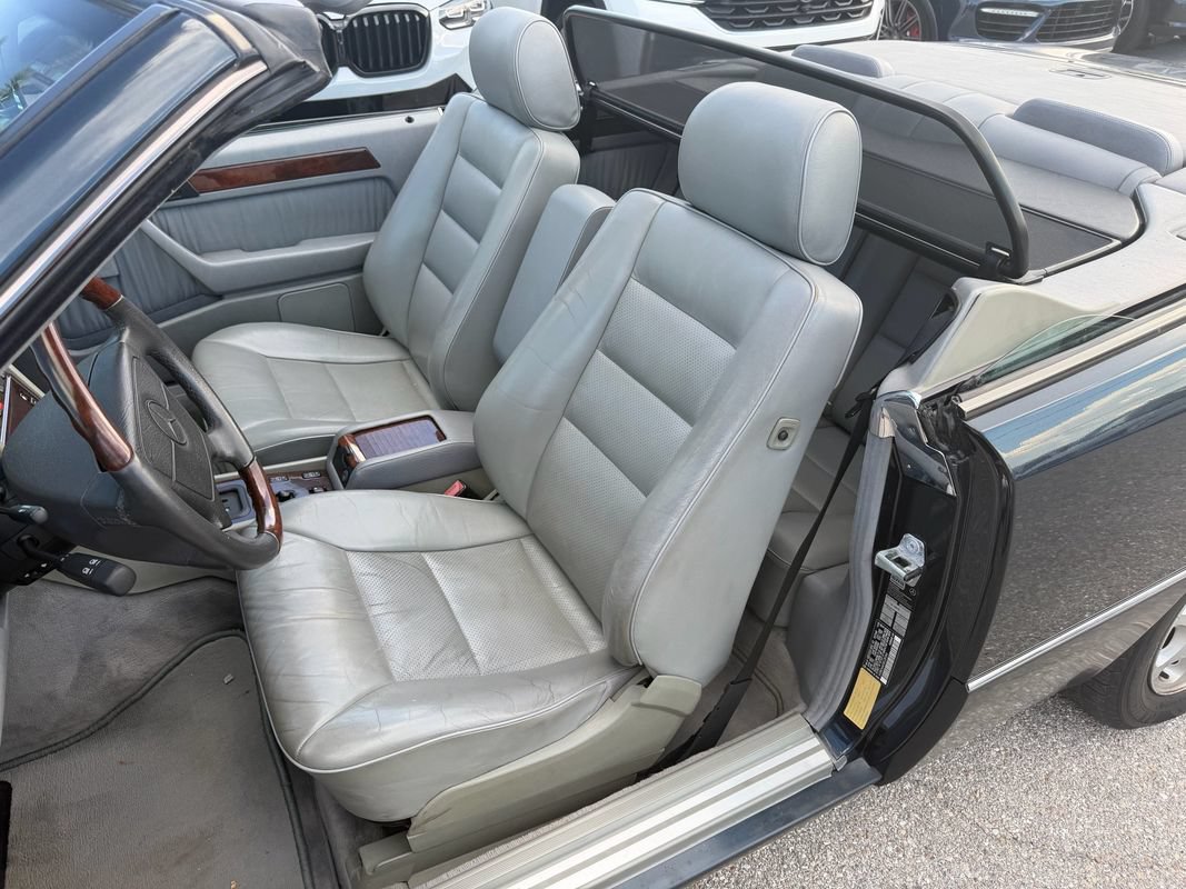 Used 1995 Mercedes-Benz E 320 Convertible image 8