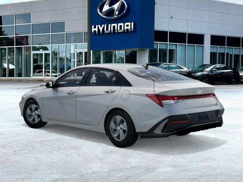 New 2026 Hyundai Elantra SE FWD image 5