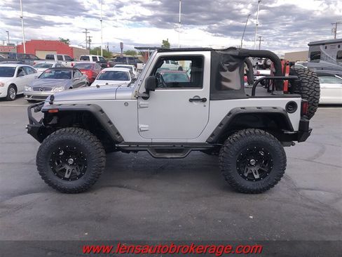 Used 2012 Jeep Wrangler Rubicon w/ Connectivity Group AWD/4WD image 5