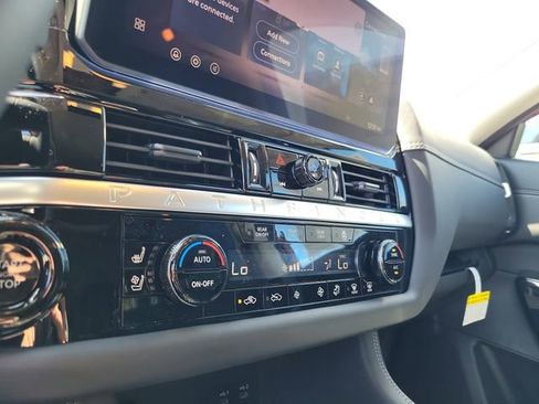 New 2026 Nissan Pathfinder Platinum image 17