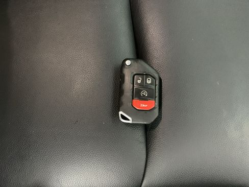 Used 2021 Jeep Gladiator Sport AWD/4WD image 38