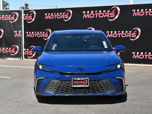 Used 2025 Toyota Camry SE w/ Convenience Package FWD image 2