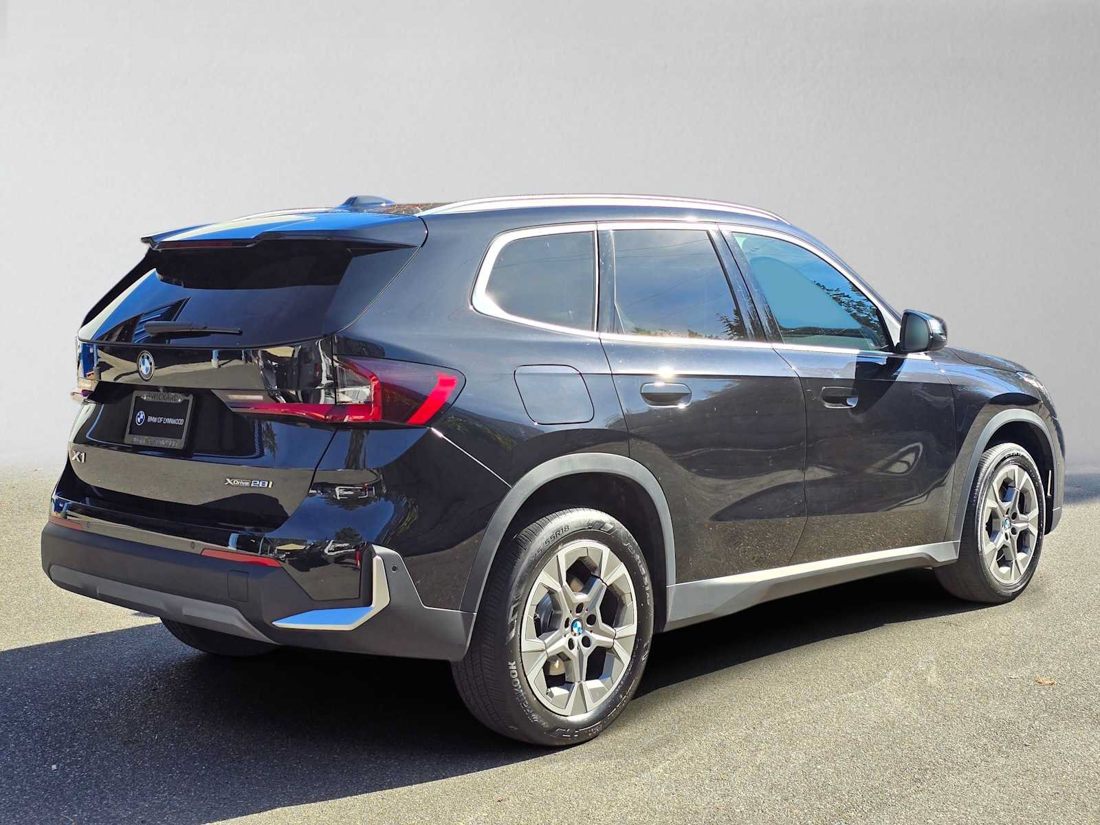 Used 2023 BMW X1 xDrive28i AWD/4WD image 3