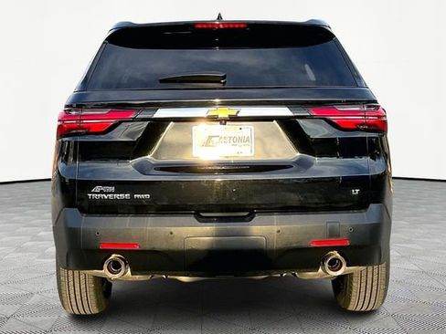 Used 2023 Chevrolet Traverse LT image 6