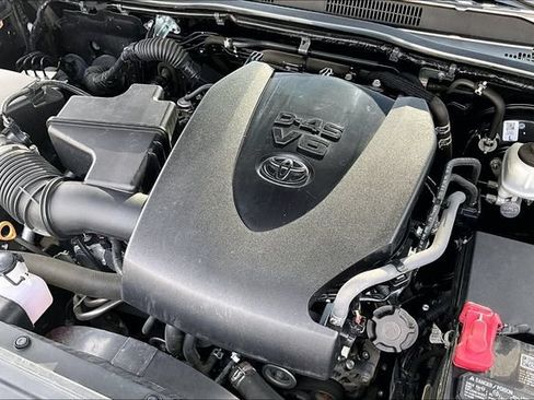 Used 2022 Toyota Tacoma SR AWD/4WD image 29