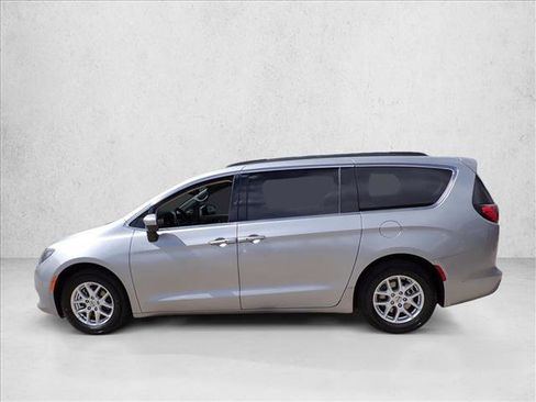 Used 2021 Chrysler Voyager Lxi FWD image 2