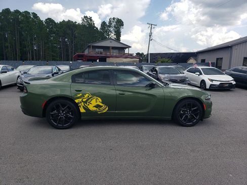 Used 2021 Dodge Charger SXT w/ Blacktop Package image 4