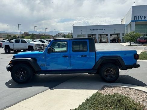Used 2021 Jeep Gladiator Sport AWD/4WD image 2