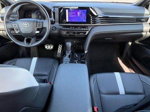 Used 2025 Toyota Camry SE FWD image 11