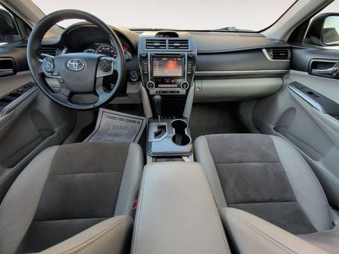 Used 2014 Toyota Camry XLE w/ Leather Package image 10