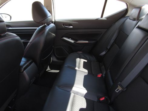 Used 2025 Nissan Altima 2.5 SR FWD image 12