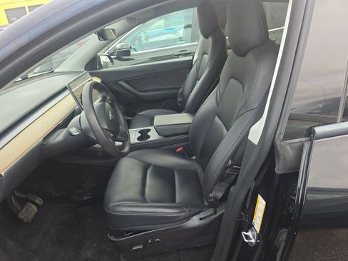 Used 2022 Tesla Model Y Long Range image 3