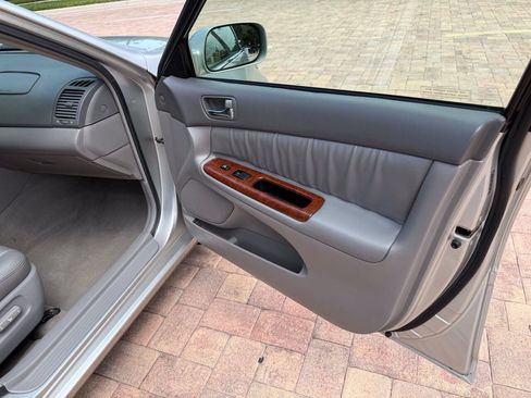 Used 2005 Toyota Camry XLE FWD image 13