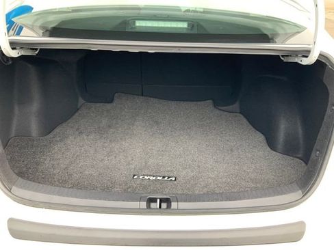 Used 2023 Toyota Corolla SE w/ SE Premium Package image 13