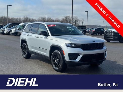 Used 2025 Jeep Grand Cherokee Altitude image 1