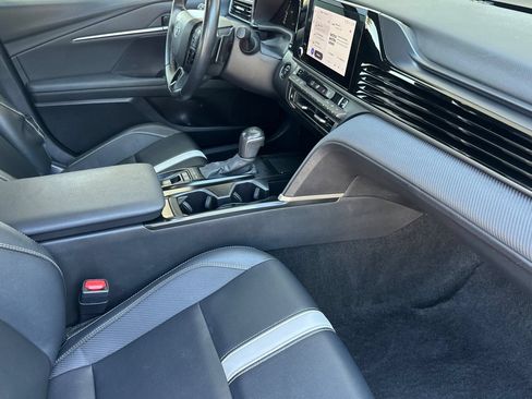 Used 2025 Toyota Camry SE FWD image 16