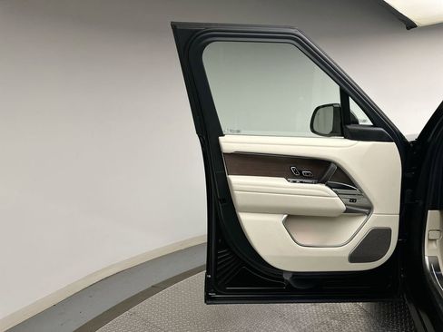 New 2026 Land Rover Range Rover Long Wheelbase Autobiography image 10