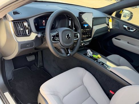 New 2027 Volvo XC60 B5 Plus AWD/4WD image 9