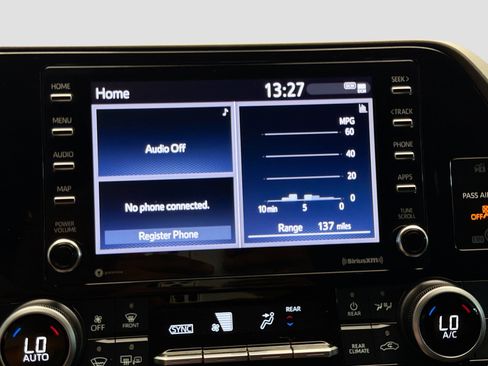 Used 2021 Toyota Highlander L image 9