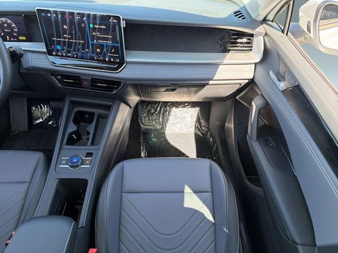 New 2026 Volkswagen Tiguan SE AWD/4WD image 28