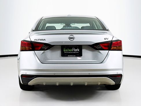Used 2024 Nissan Altima 2.5 SV image 7
