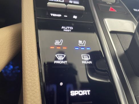 Used 2021 Porsche Cayenne image 21