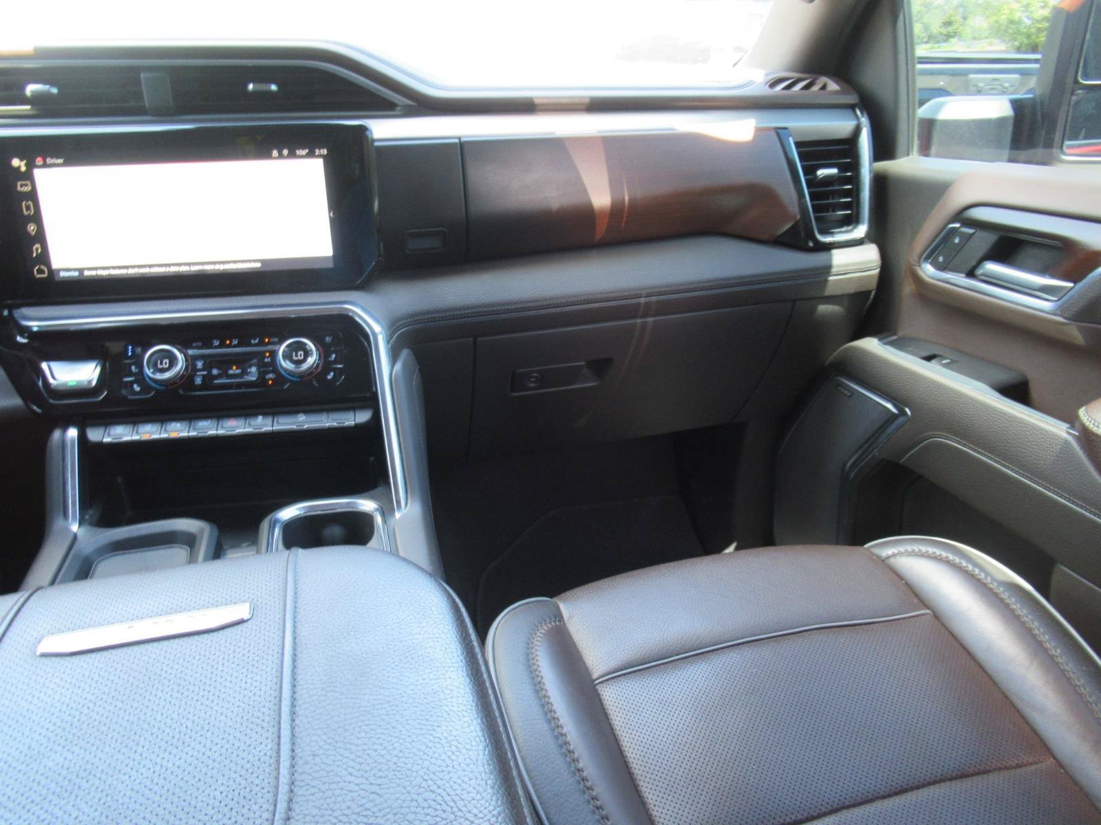 Used 2024 GMC Sierra 2500 Denali w/ Denali Reserve Package AWD/4WD image 14